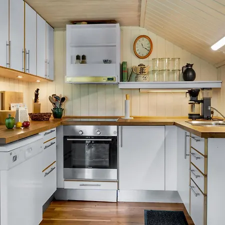 2 Bedroom Amazing In בית נופש Bogø By
