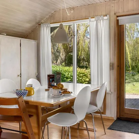 בית נופש 2 Bedroom Amazing In *
